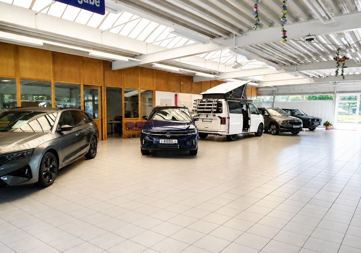 Ausstellungsraum von Autos & Service Riedel GmbH
